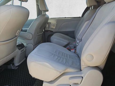 Used 2011 Toyota Sienna XLE w/ XLE Navigation Pkg image 21
