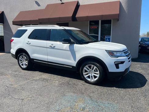 Used 2018 Ford Explorer XLT w/ Equipment Group 201A image 4