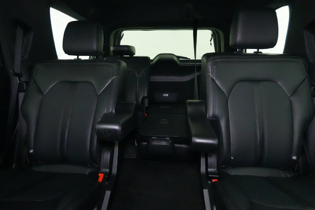 Used 2020 Ford Expedition Limited w/ Equipment Group 302A AWD/4WD image 21