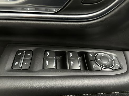 Used 2024 Chevrolet Suburban Premier image 23