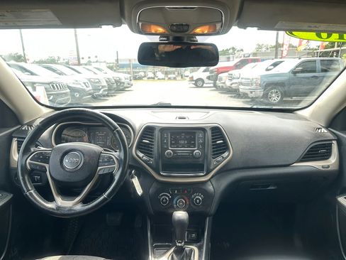 Used 2016 Jeep Cherokee Sport FWD image 12