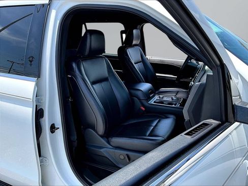 Used 2021 Ford Expedition XLT AWD/4WD image 30