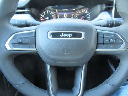 Used 2024 Jeep Compass Latitude image 20