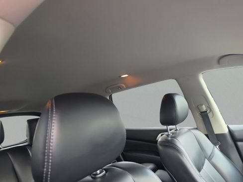 Used 2019 Nissan Pathfinder SL FWD image 36