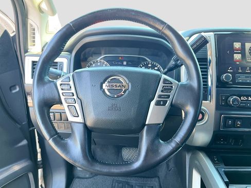 Used 2020 Nissan Titan SL w/ Moonroof Package RWD image 11