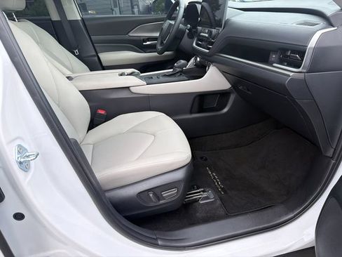 Used 2026 Toyota Grand Highlander AWD image 13