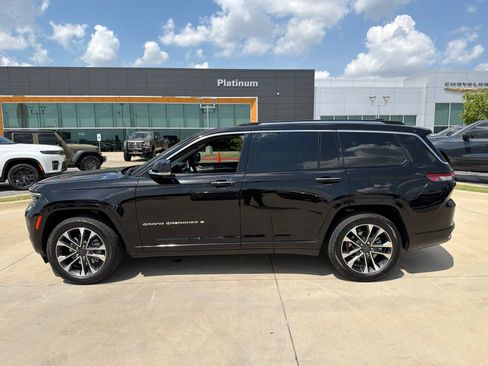 Used 2022 Jeep Grand Cherokee L Overland w/ Advanced Protech Group III AWD/4WD image 2