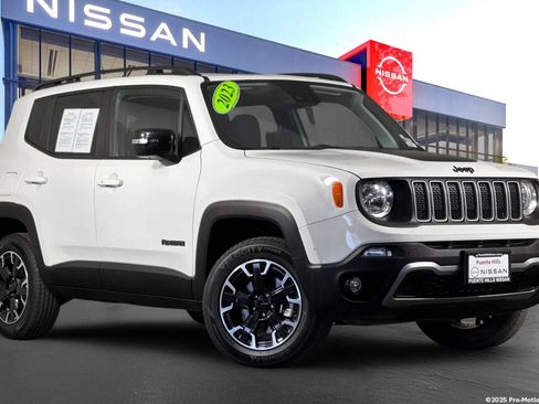 Used 2023 Jeep Renegade Latitude AWD/4WD image 1