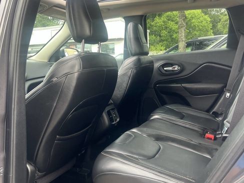 Used 2015 Jeep Cherokee Limited image 18