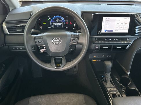 Used 2025 Toyota Camry LE image 13