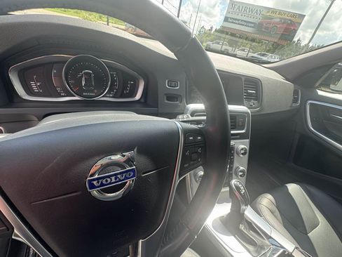 Used 2018 Volvo V60 T5 Cross Country AWD/4WD image 16