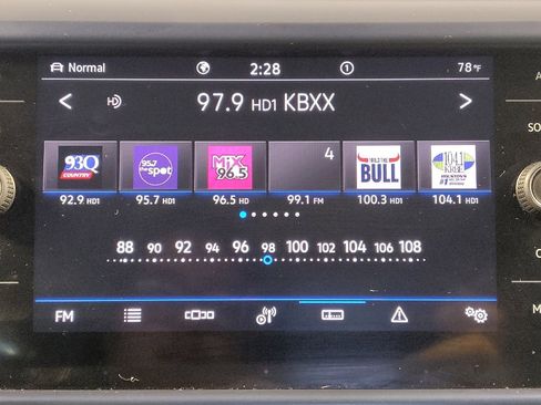 Used 2023 Volkswagen Taos SE image 25