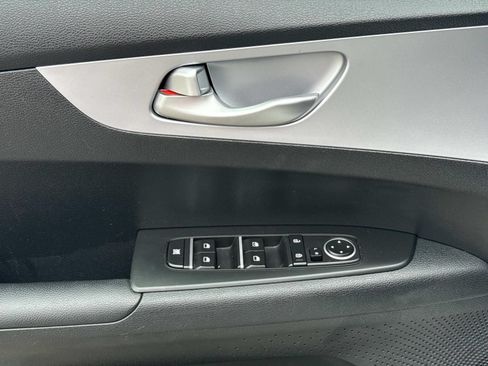 Used 2024 Kia Forte LXS FWD image 19