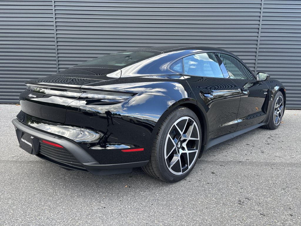 Certified 2025 Porsche Taycan w/ Premium Package RWD image 5