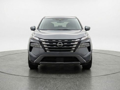 Used 2025 Nissan Rogue SV image 2