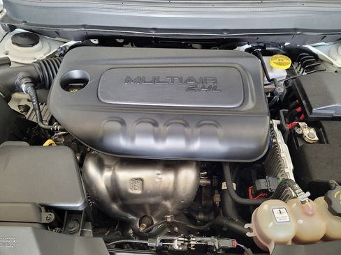 Used 2019 Jeep Cherokee Limited w/ Technology Group FWD image 30