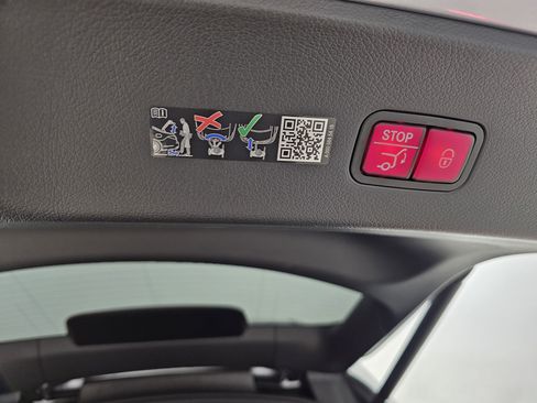 Used 2025 Mercedes-Benz GLC 300 4MATIC image 21