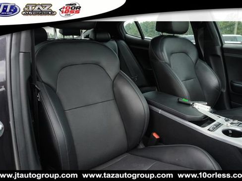 Used 2020 Kia Stinger GT1 RWD image 12