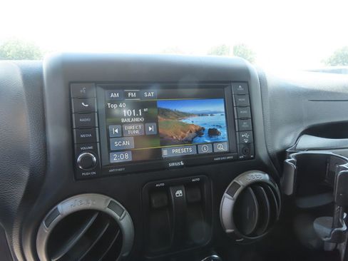 Used 2017 Jeep Wrangler Sport AWD/4WD image 26
