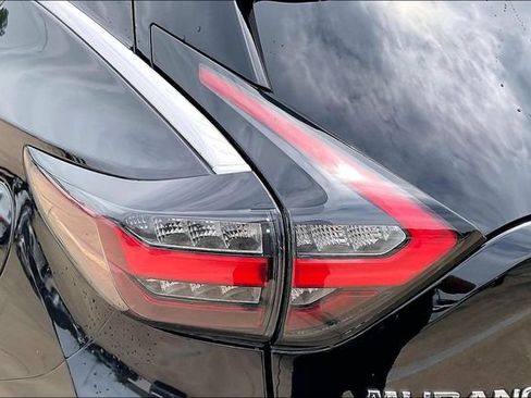 Used 2023 Nissan Murano SV FWD image 22