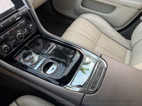 Used 2017 Jaguar XJ R-Sport RWD image 59