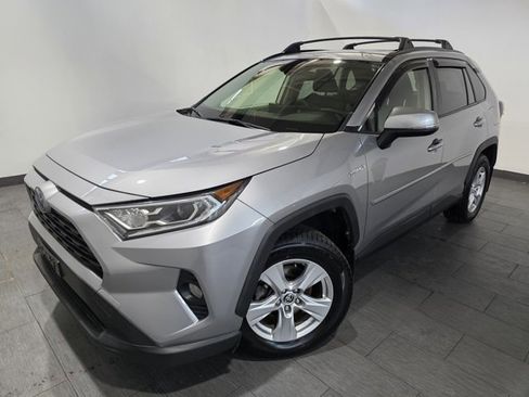 Used 2020 Toyota RAV4 XLE w/ Convenience Package image 1