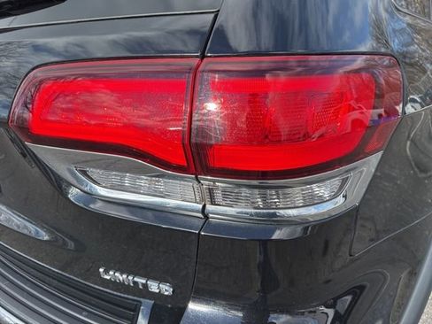 Used 2022 Jeep Grand Cherokee Limited image 37