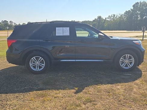 Used 2024 Ford Explorer XLT w/ Equipment Group 202A image 6