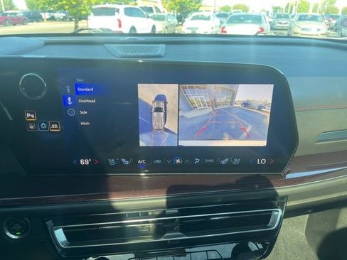 Used 2024 Chevrolet Traverse RS image 26