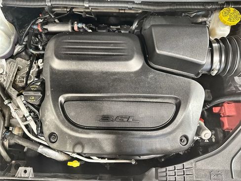 Used 2024 Chrysler Pacifica Touring-L image 29