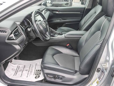 Used 2019 Toyota Camry SE w/ Carpet Mat Package FWD image 18
