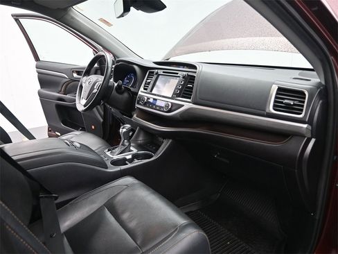 Used 2019 Toyota Highlander Limited Platinum image 24