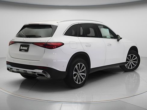 Used 2025 Mercedes-Benz GLC 300 4MATIC image 4