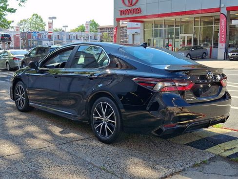 Used 2024 Toyota Camry SE FWD image 4