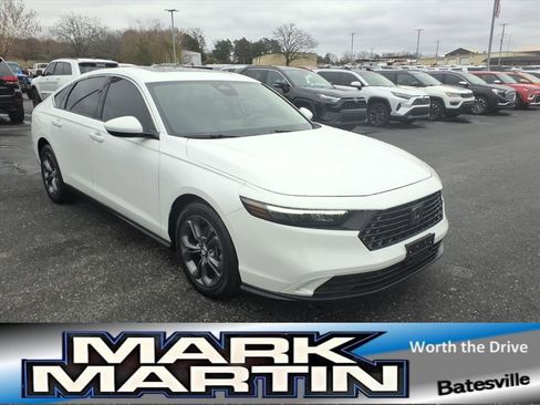 Used 2023 Honda Accord EX image 1