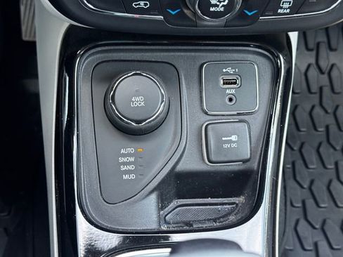 Used 2019 Jeep Compass Limited AWD/4WD image 36