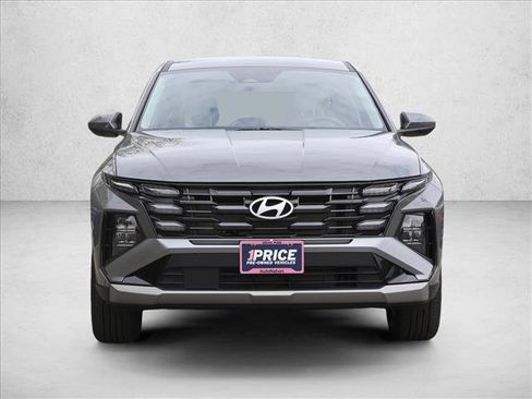 Certified 2025 Hyundai Tucson SE AWD/4WD image 2