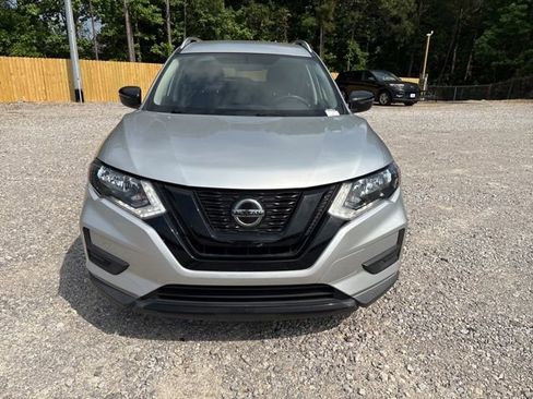 Used 2018 Nissan Rogue SV FWD image 2