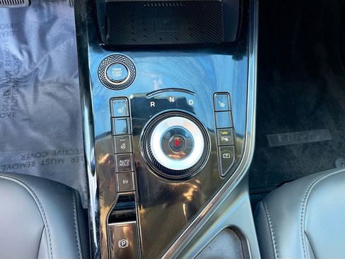 Used 2025 Kia Niro EX w/ EX Cold Weather Package image 17