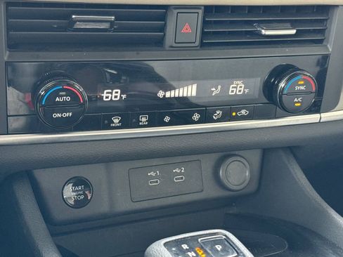 Used 2025 Nissan Rogue SV image 31