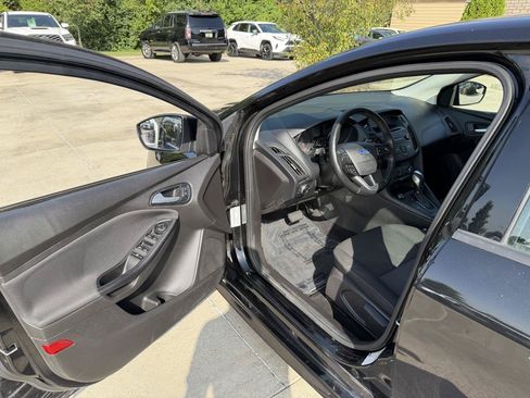 Used 2015 Ford Focus SE w/ SE Sport Package FWD image 8