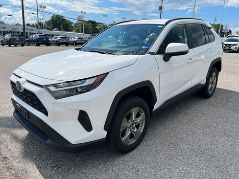 Used 2024 Toyota RAV4 XLE AWD/4WD image 1