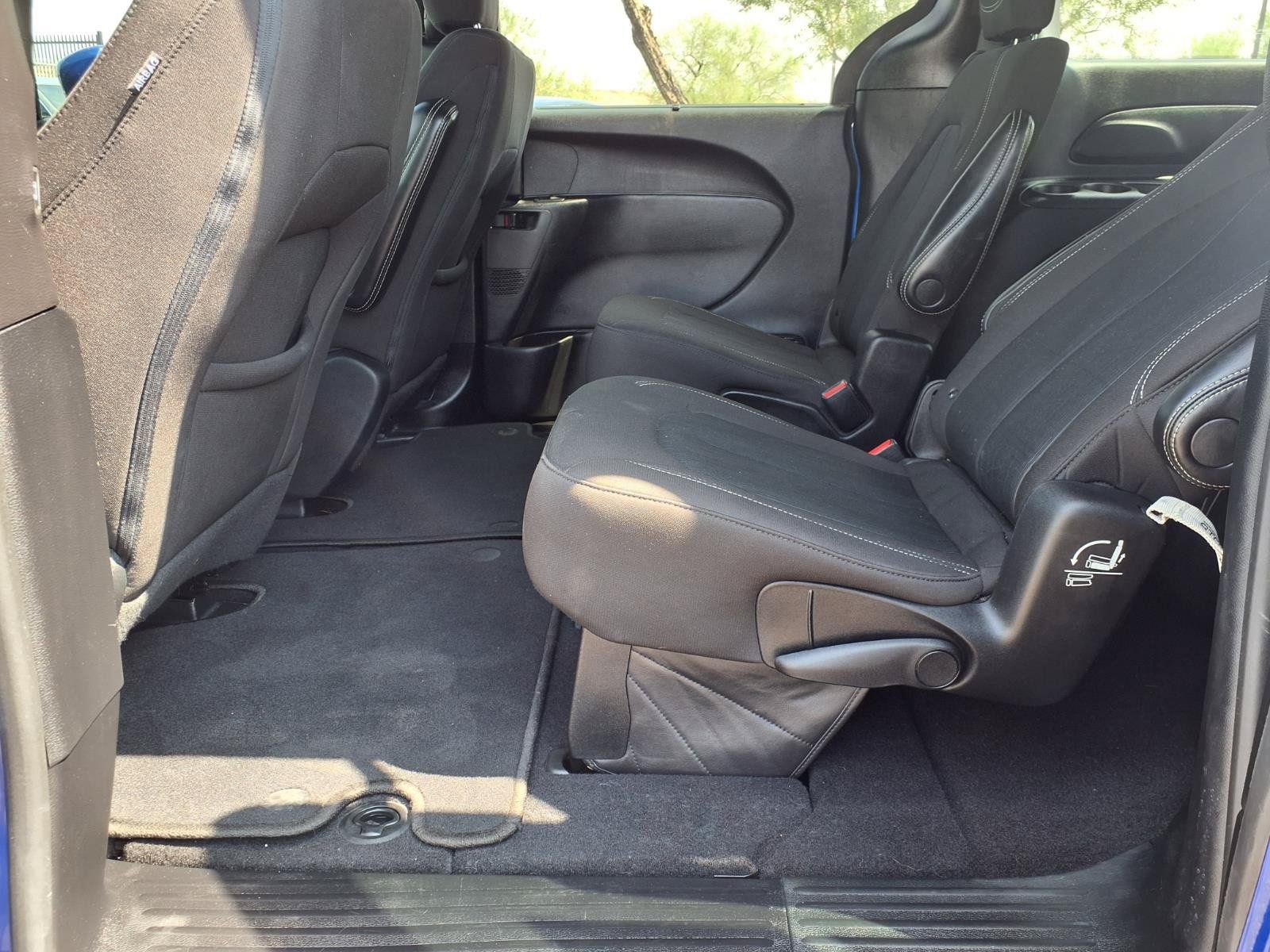 Used 2021 Chrysler Pacifica Touring w/ S Appearance Package FWD image 18