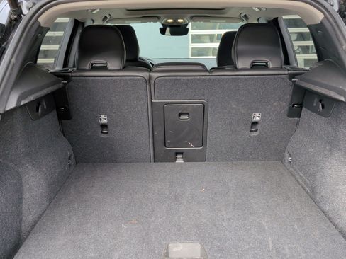 Used 2025 Volvo XC40 B5 Core image 34