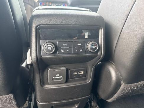 Used 2021 GMC Acadia SLT w/ Premium Package FWD image 16