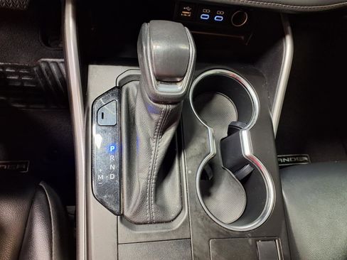 Used 2023 Toyota Highlander XLE image 18