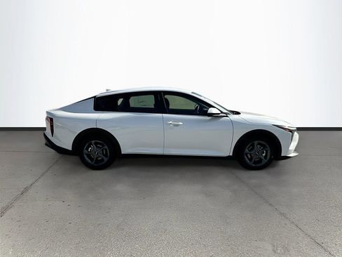 New 2025 Kia K4 LXS image 8