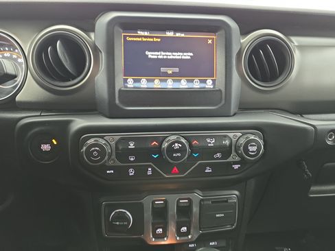 Used 2023 Jeep Wrangler Sport S image 18