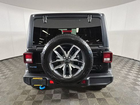 Used 2024 Jeep Wrangler Unlimited w/ Convenience Group AWD/4WD image 4