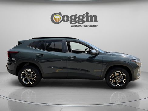 Used 2025 Chevrolet Trax LT w/ Driver Confidence Package FWD image 6